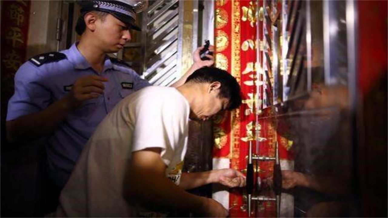 呼伦贝尔请开锁师傅开了锁后，师傅为什么一般都不进门，就算主人请也不进去？